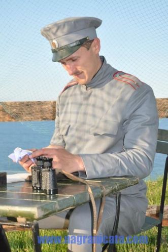 Димо Алексиев в ролята на офицера Йордан Йовков – солидно екранно присъствие, но театрална интонация.