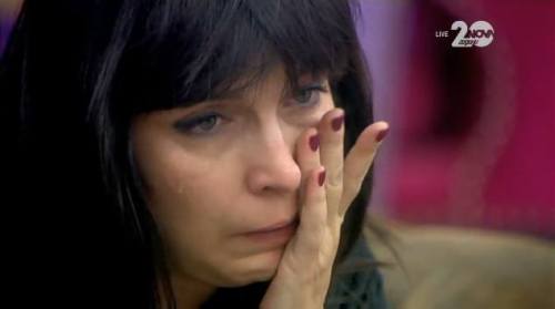 Ако Калканджиева не се увенчае с крайната победа, може само да съжалява, че се съгласи да участва с главна роля в семейна драма по написан сценарий.