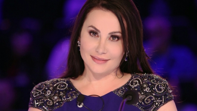 Дарина Павлова е извикана, за да запълва с булевардно съдържание пробойните в шоуто, но засега не се справя с единствената си задача.