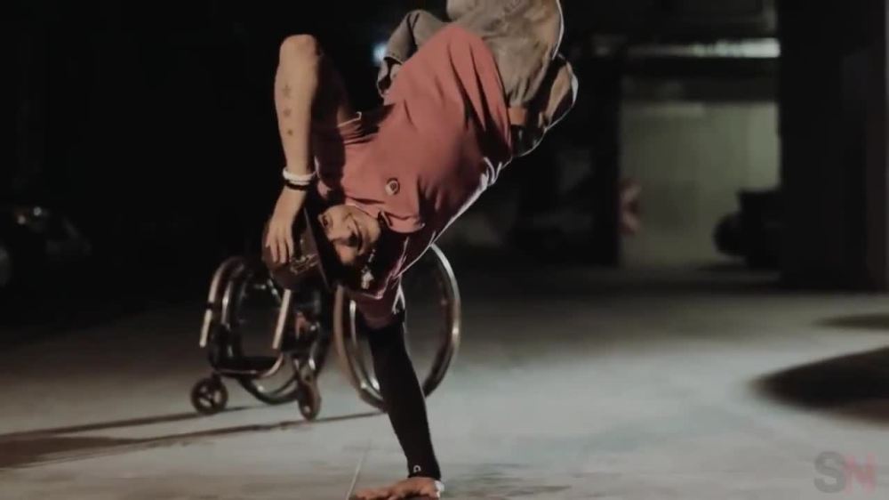 Танцьорът без крака Пламен Любенов е един от малкото участници, които заслужават поклон.