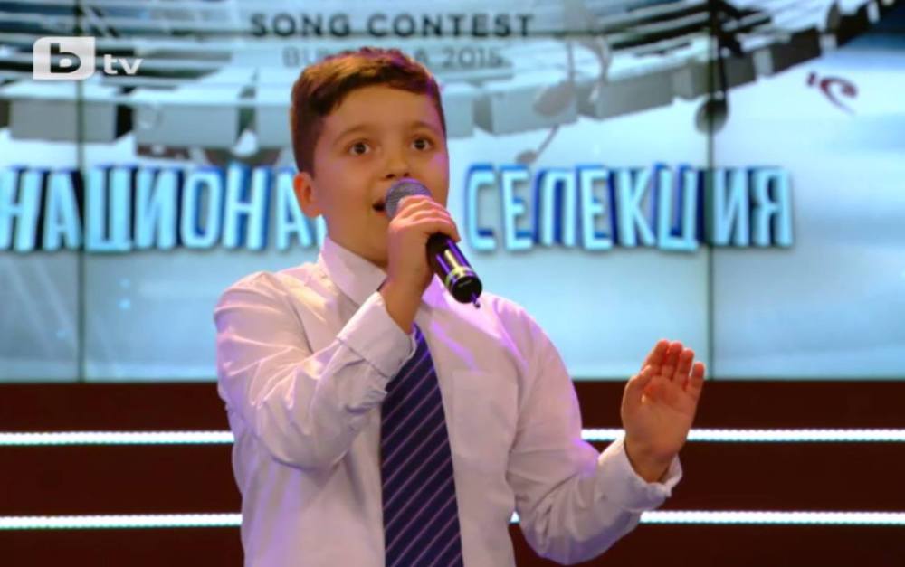 Лъчезарните детски изпълнения бяха в пълен контраст с минорното настроение в студиото на „Шоуто на Слави“. Лъчезарните детски изпълнения бяха в пълен контраст с минорното настроение в студиото на „Шоуто на Слави“.