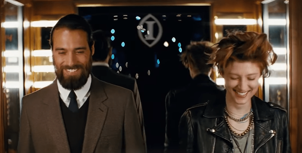 Една чуждестранна кампания за пример: сайт за евтини хотелски резервации приравнява бедните пънкарки до богатите юпита.