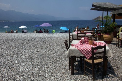 Независимо от небивалата финансова криза, която връхлетя страната им, гръцките курорти и заведения не потърсиха оправдание в нея и не снижиха стандартите в обслужването си. 