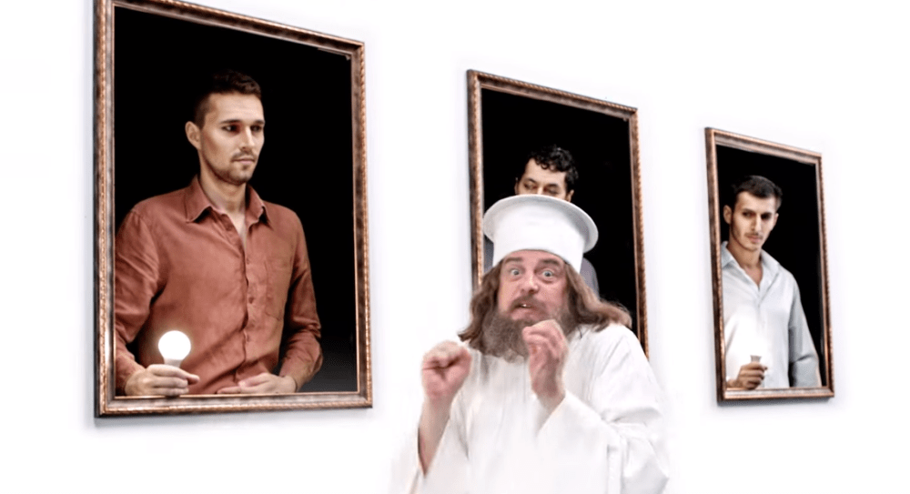 Краси Радков като отец Нафърфорий в новата забавна реклама на енергоспестяващи крушки.