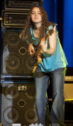 Tal_Wilkenfeld_2009_by_Guillaume_Laurent